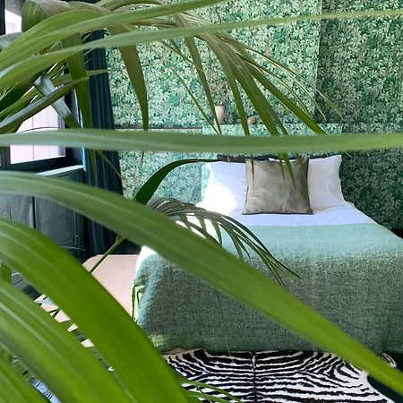 Maison D'artiste Bed and Breakfast Γάνδη
