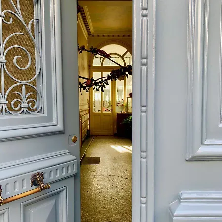 Maison D'artiste Bed & Breakfast 4*